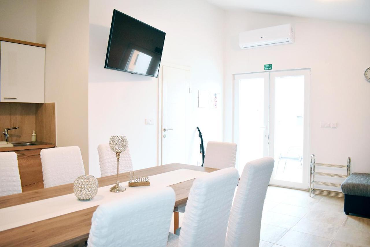 Apartmani Lovrencic فرسي المظهر الخارجي الصورة
