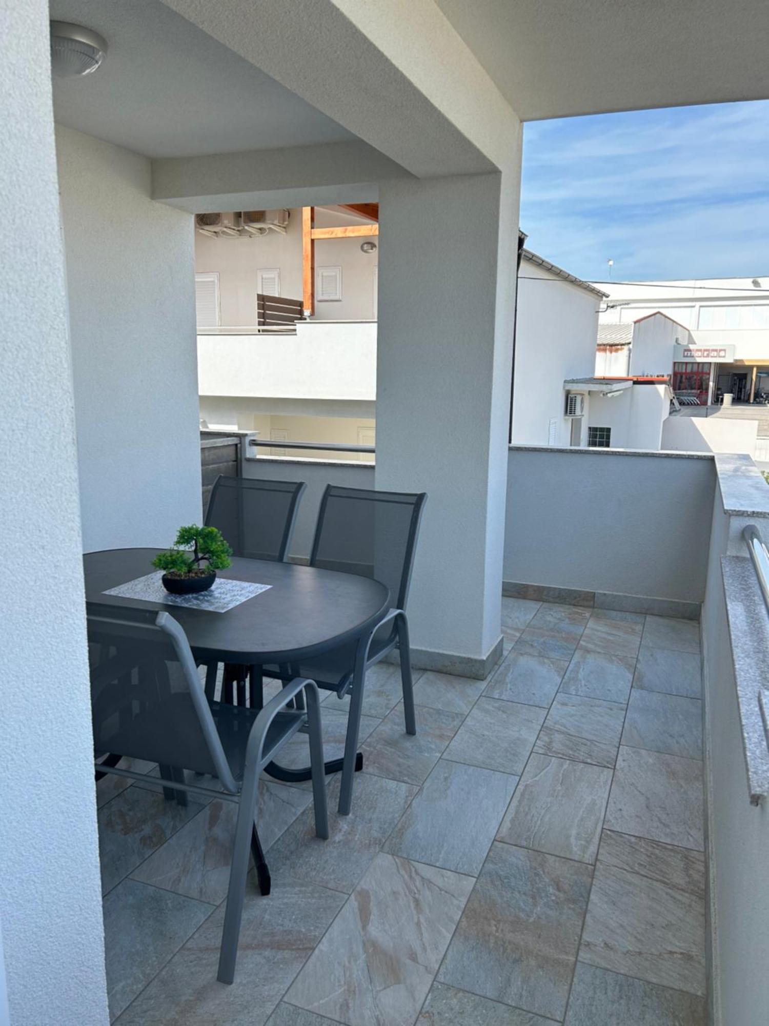 Apartmani Lovrencic فرسي المظهر الخارجي الصورة