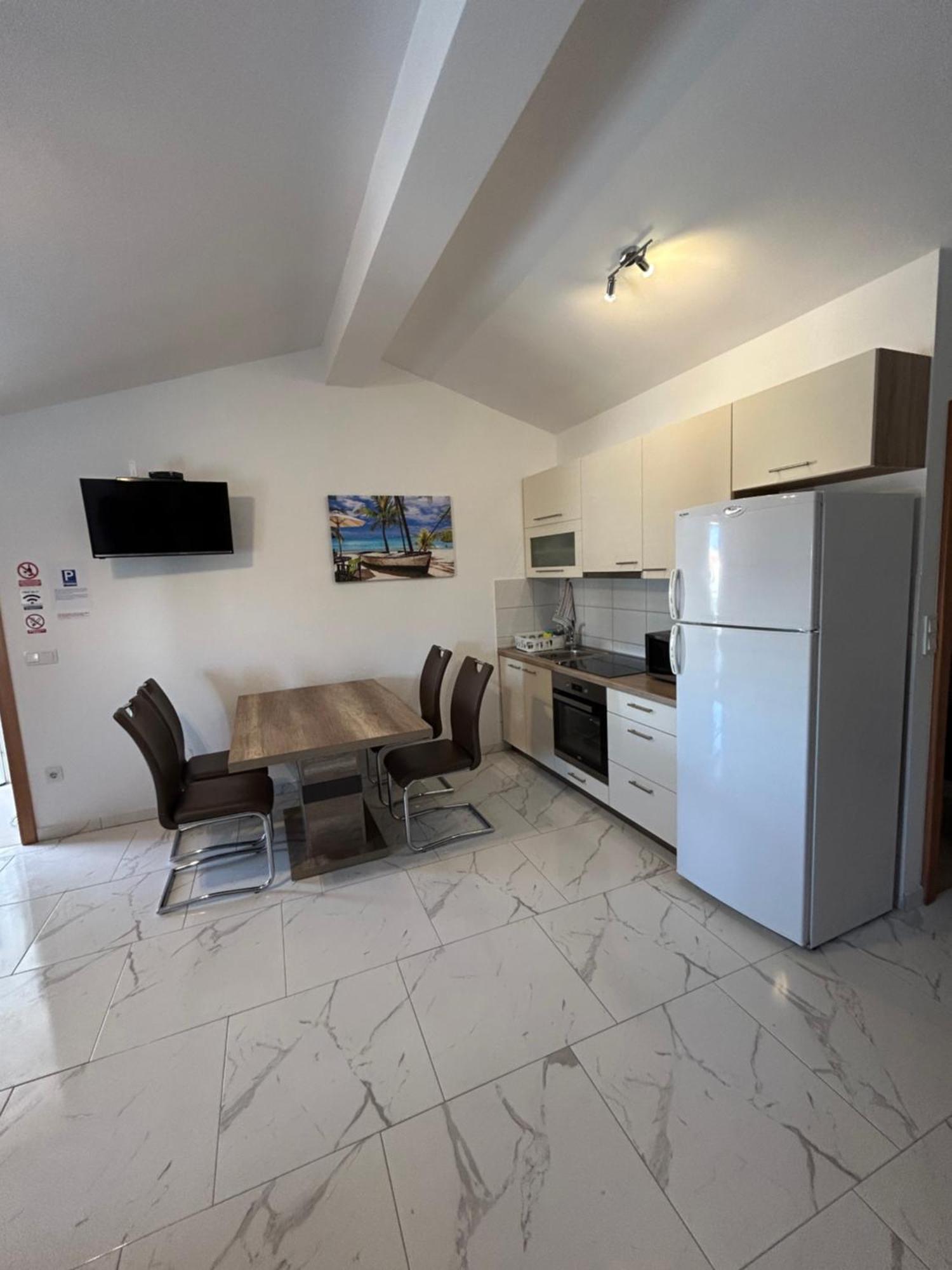 Apartmani Lovrencic فرسي المظهر الخارجي الصورة